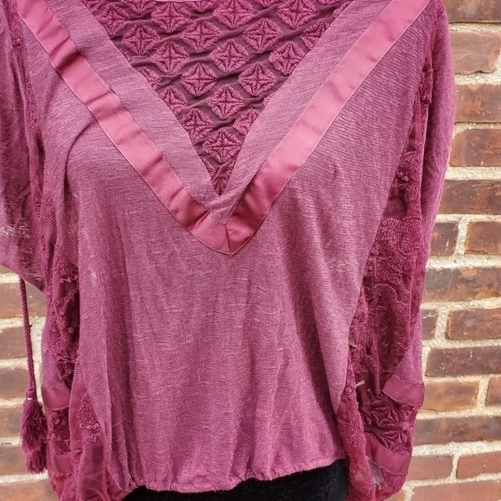 Free People Berry Embroidery Boho top M NWT - Picture 3 of 9